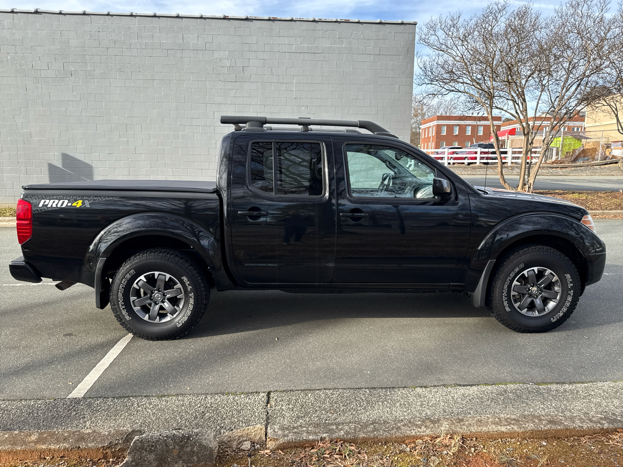 Nissan Frontier PRO-4X Crew Cab 5AT 4WD 2017