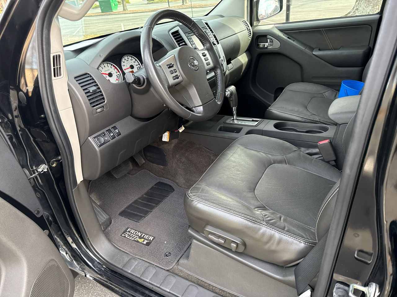 Nissan Frontier PRO-4X Crew Cab 5AT 4WD 2017