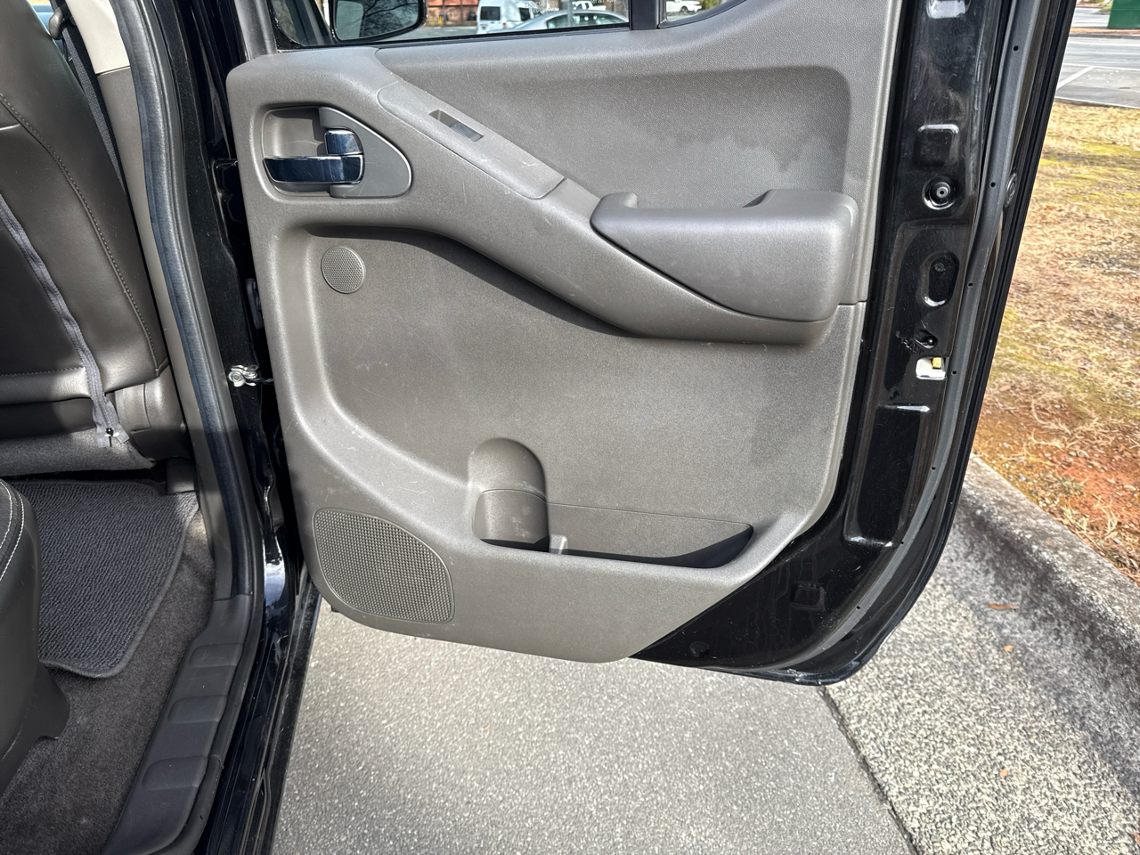 Nissan Frontier PRO-4X Crew Cab 5AT 4WD 2017