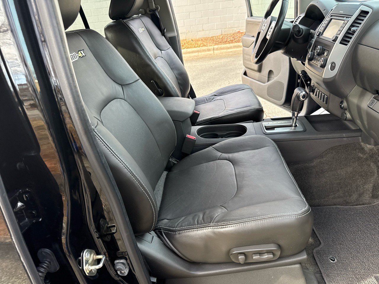 Nissan Frontier PRO-4X Crew Cab 5AT 4WD 2017