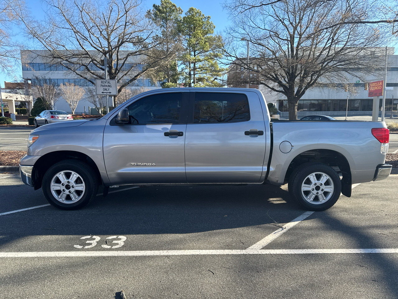 Toyota Tundra Tundra-Grade CrewMax 4.6L 2WD 2012