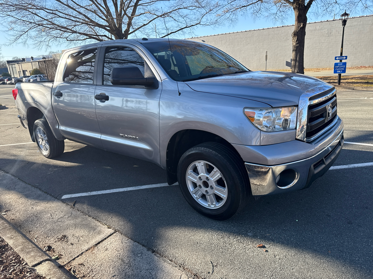 Toyota Tundra Tundra-Grade CrewMax 4.6L 2WD 2012