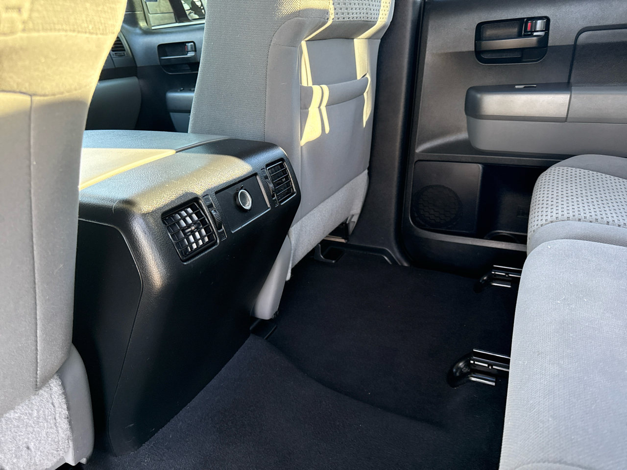 Toyota Tundra Tundra-Grade CrewMax 4.6L 2WD 2012