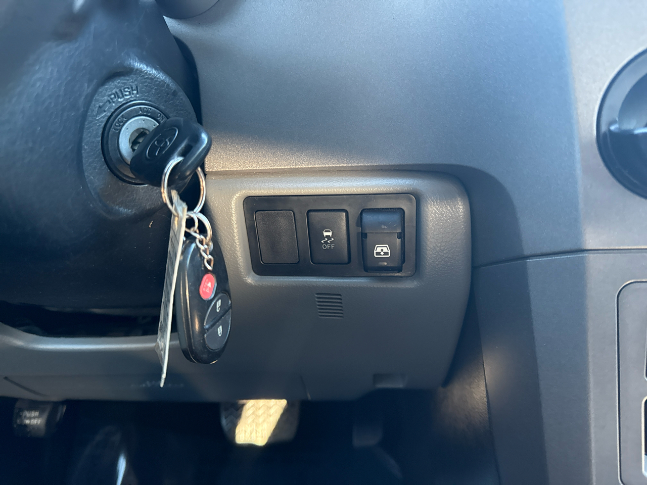 Toyota Tundra Tundra-Grade CrewMax 4.6L 2WD 2012