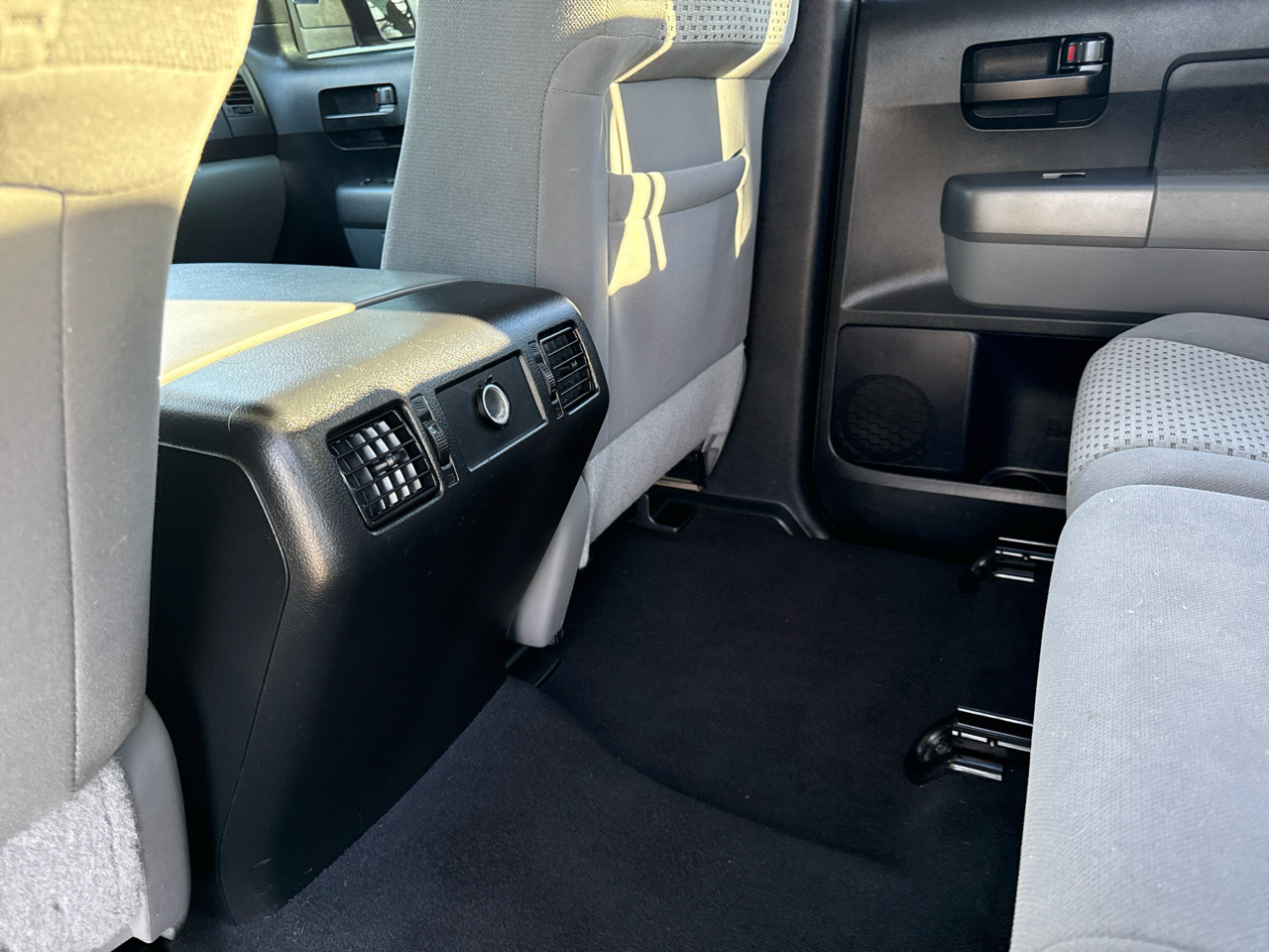 Toyota Tundra Tundra-Grade CrewMax 4.6L 2WD 2012