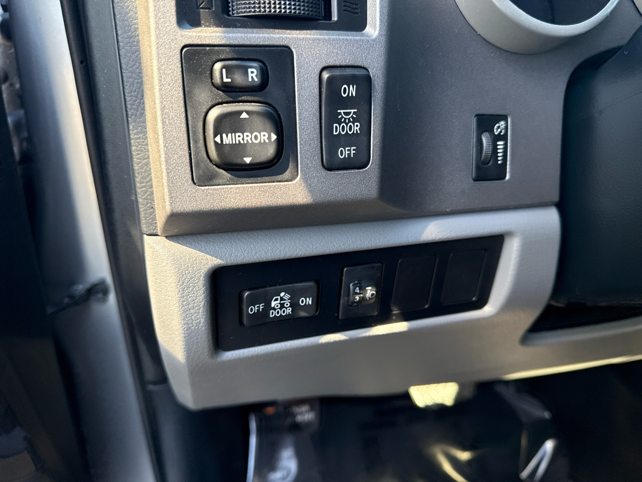 Toyota Tundra Tundra-Grade CrewMax 4.6L 2WD 2012