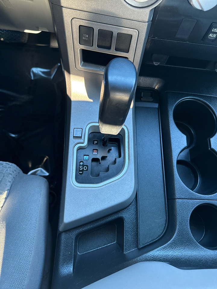 Toyota Tundra Tundra-Grade CrewMax 4.6L 2WD 2012