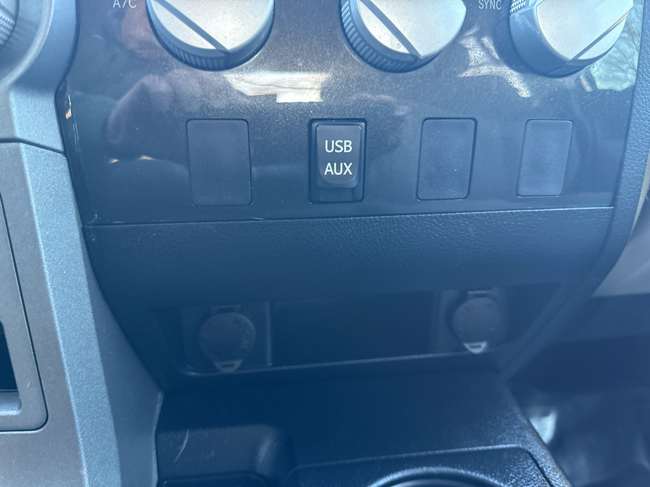 Toyota Tundra Tundra-Grade CrewMax 4.6L 2WD 2012