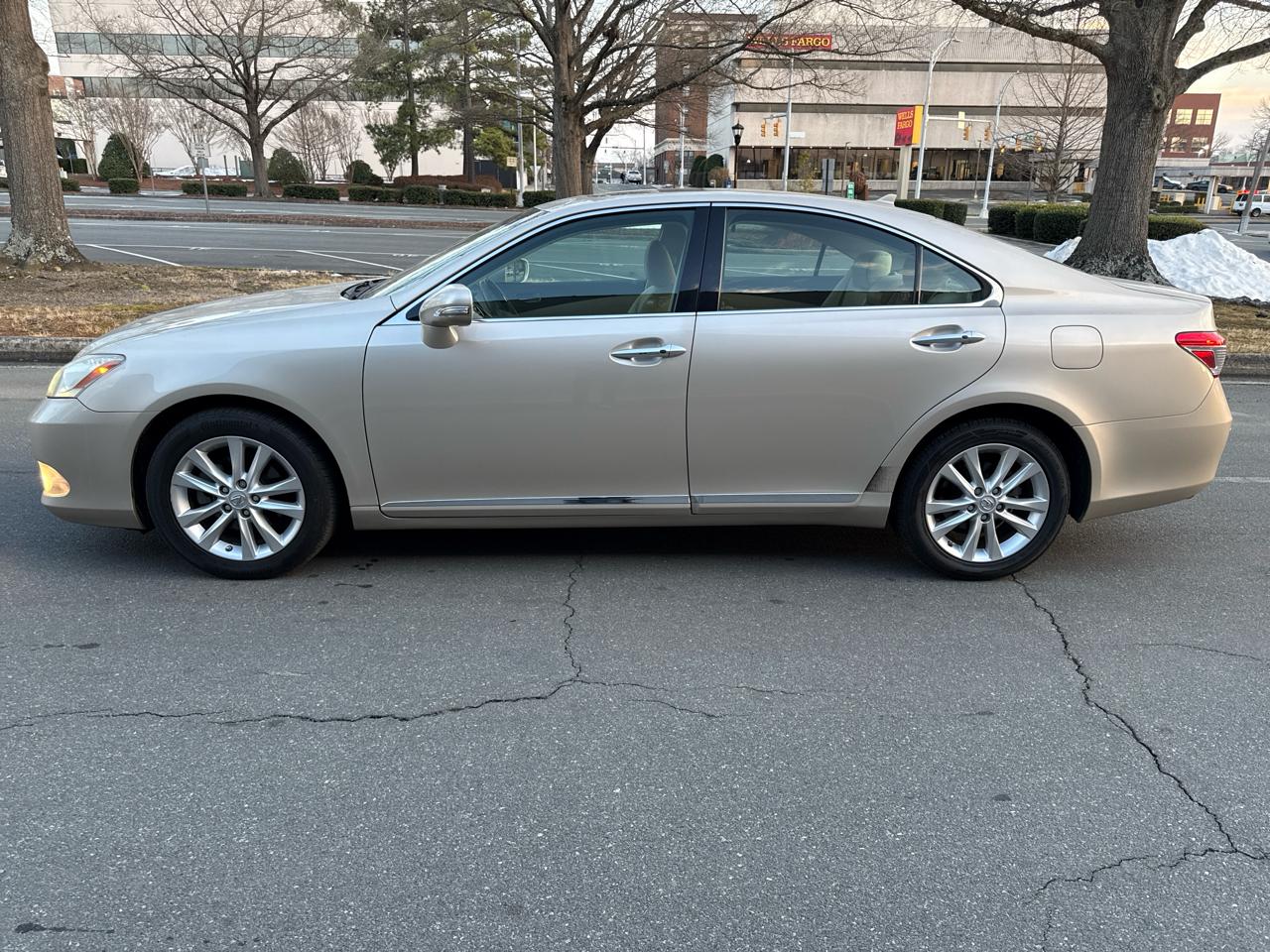 Lexus ES 350 Sedan 2011