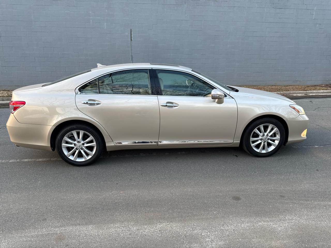 Lexus ES 350 Sedan 2011