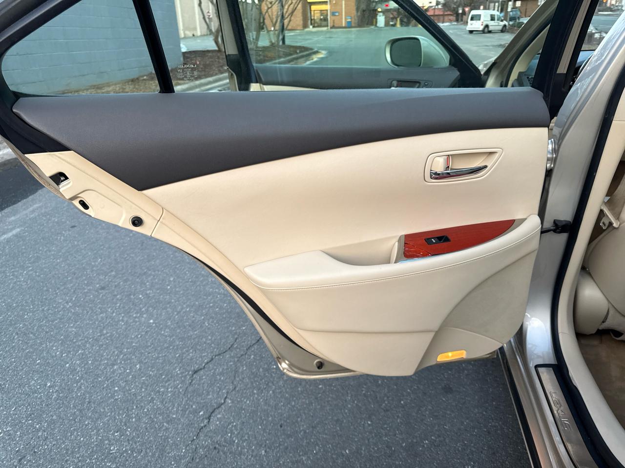 Lexus ES 350 Sedan 2011