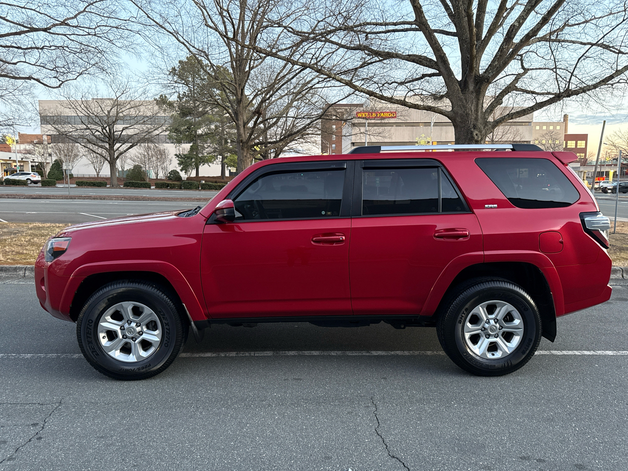 Toyota 4Runner SR5 2WD 2019