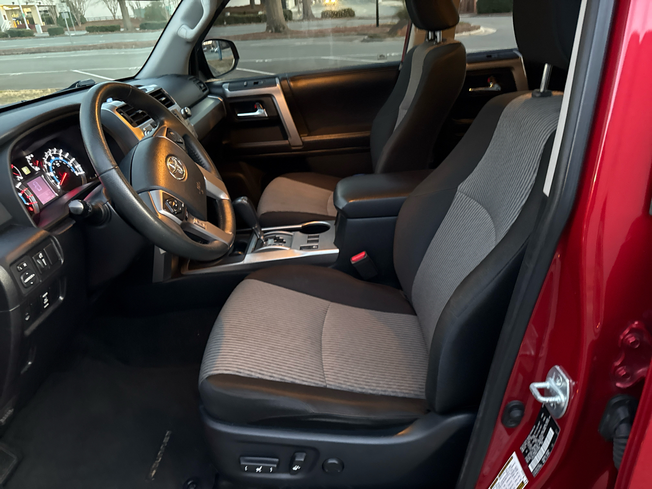 Toyota 4Runner SR5 2WD 2019