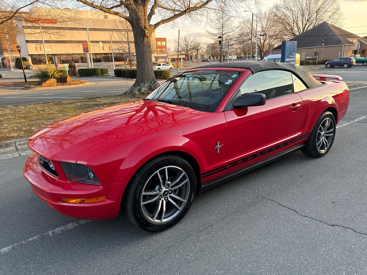 2005 Ford Mustang V6 Deluxe Convertible