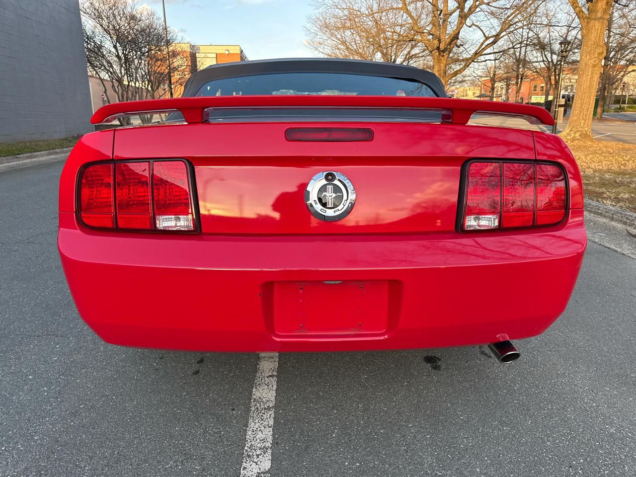 Ford Mustang V6 Deluxe Convertible 2005
