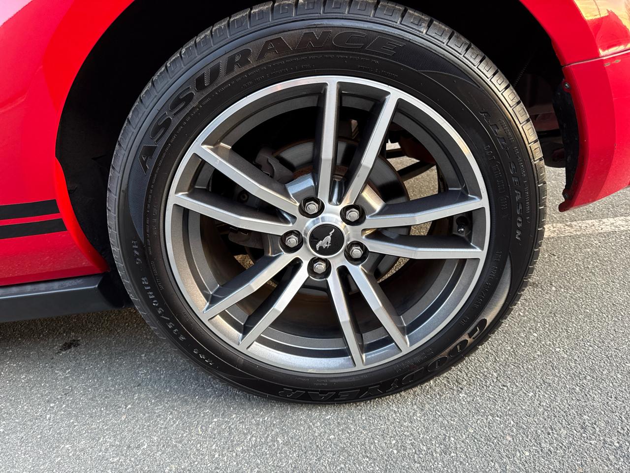 Ford Mustang V6 Deluxe Convertible 2005