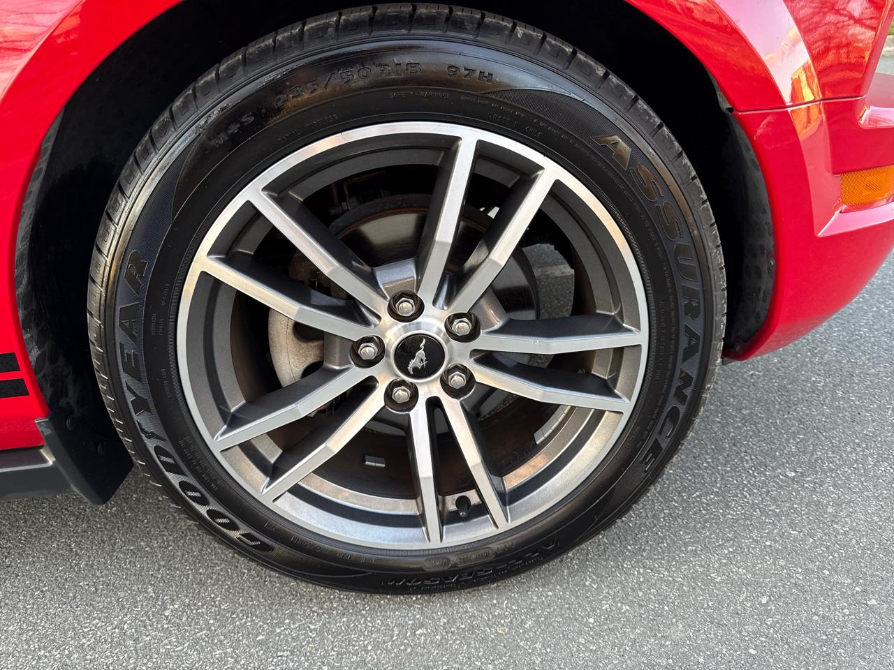 Ford Mustang V6 Deluxe Convertible 2005