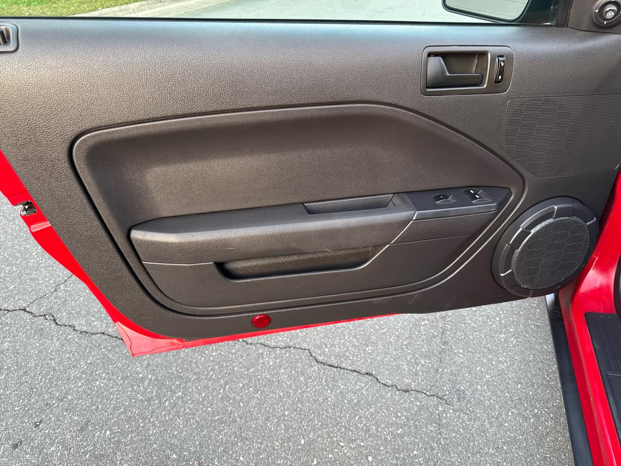 Ford Mustang V6 Deluxe Convertible 2005