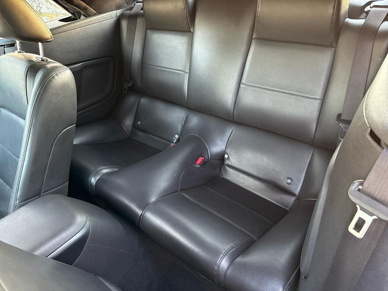 Ford Mustang V6 Deluxe Convertible 2005