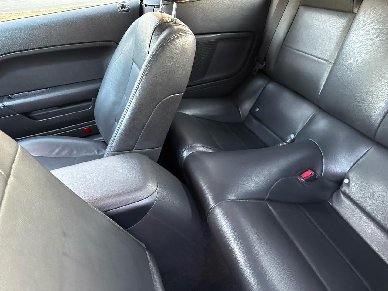 Ford Mustang V6 Deluxe Convertible 2005