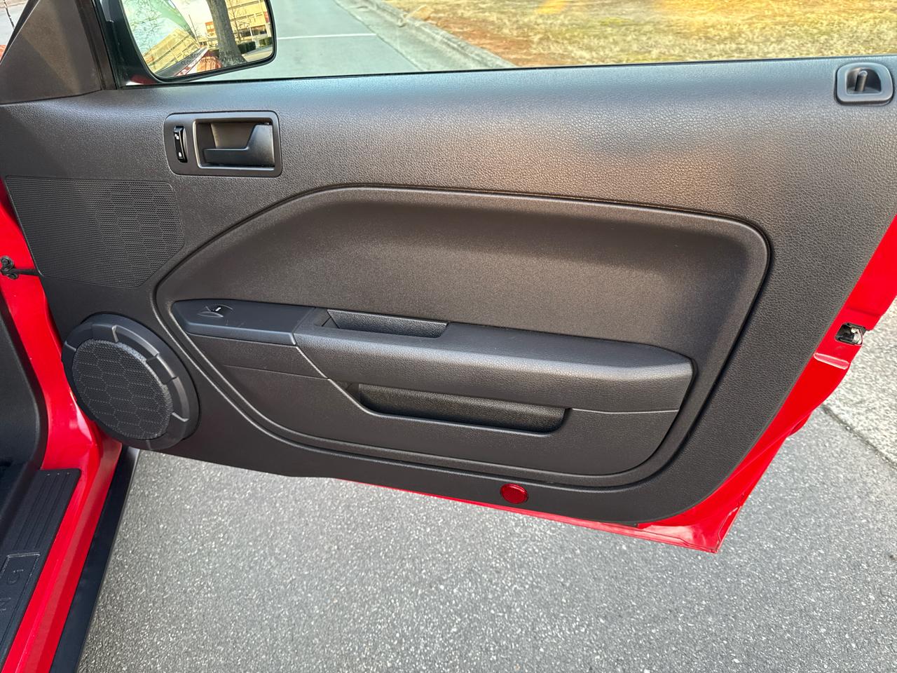 Ford Mustang V6 Deluxe Convertible 2005