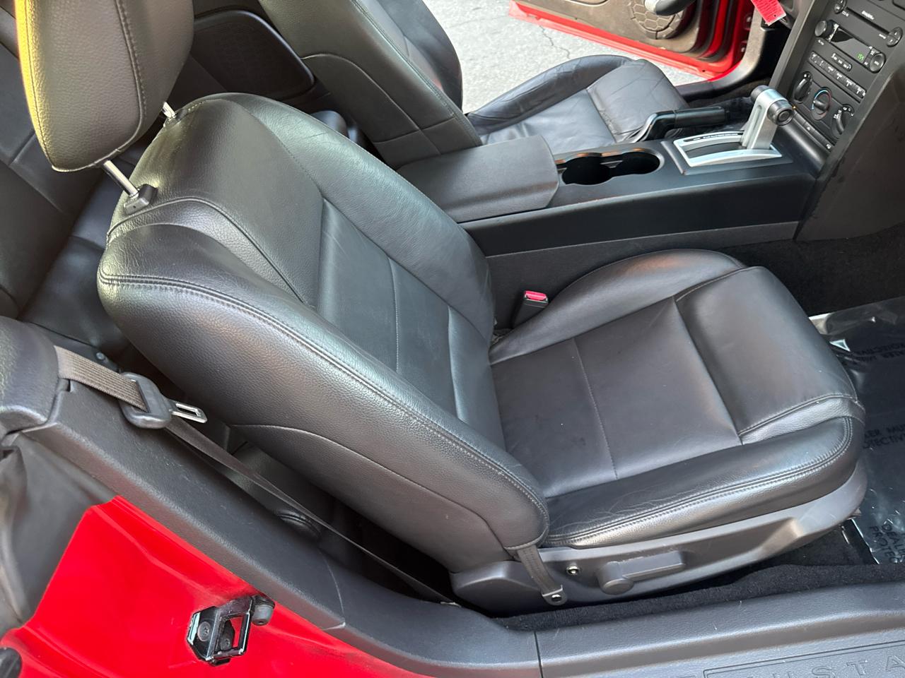 Ford Mustang V6 Deluxe Convertible 2005