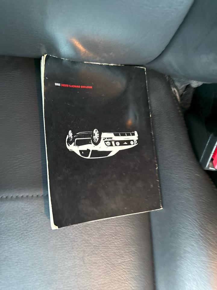 Ford Mustang V6 Deluxe Convertible 2005