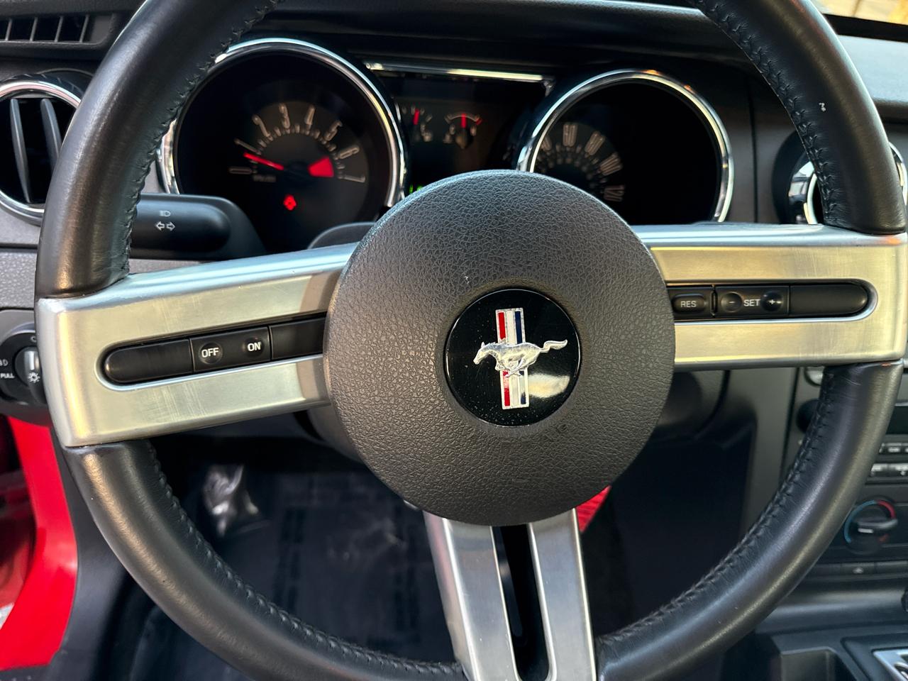 Ford Mustang V6 Deluxe Convertible 2005