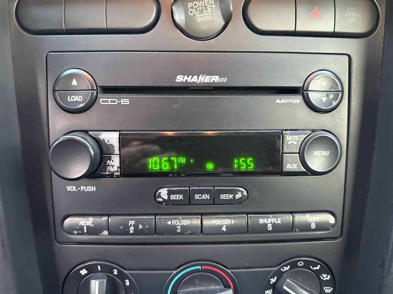 Ford Mustang V6 Deluxe Convertible 2005