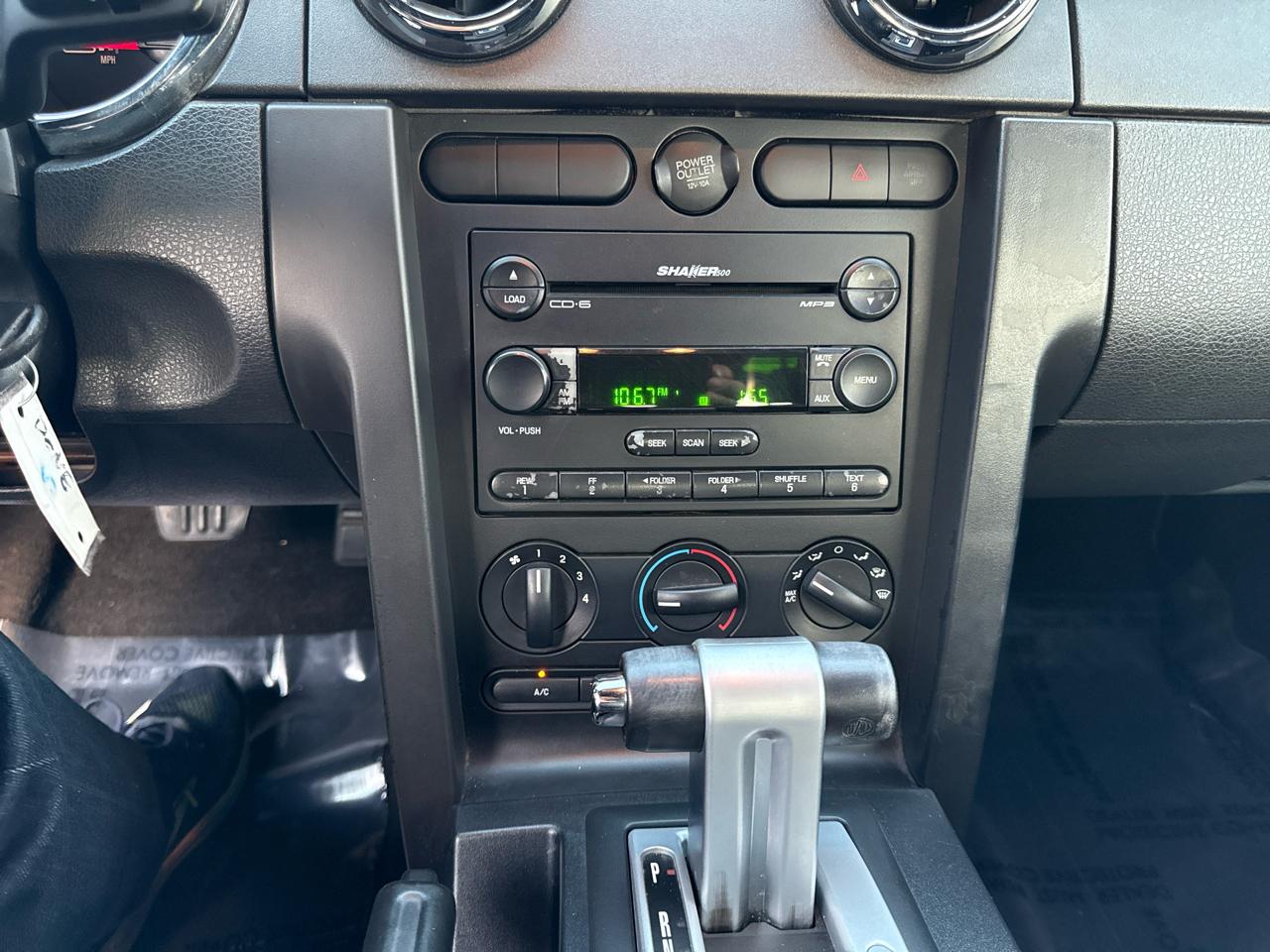 Ford Mustang V6 Deluxe Convertible 2005