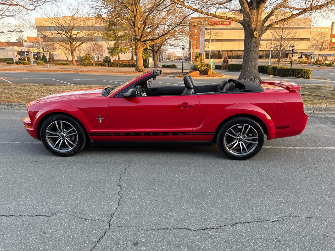 Ford Mustang V6 Deluxe Convertible 2005