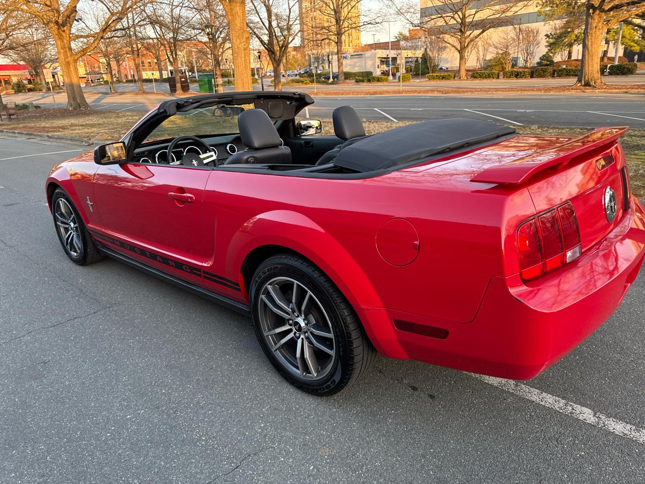 Ford Mustang V6 Deluxe Convertible 2005