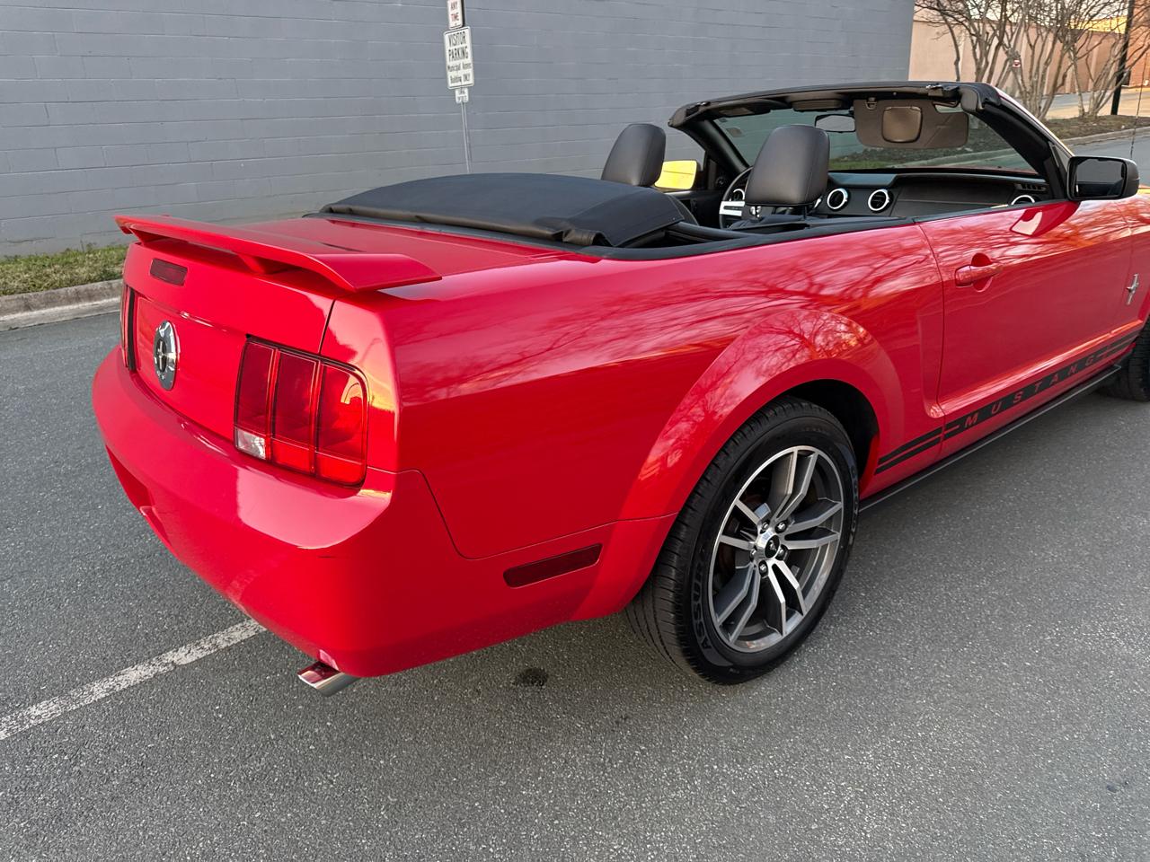 Ford Mustang V6 Deluxe Convertible 2005
