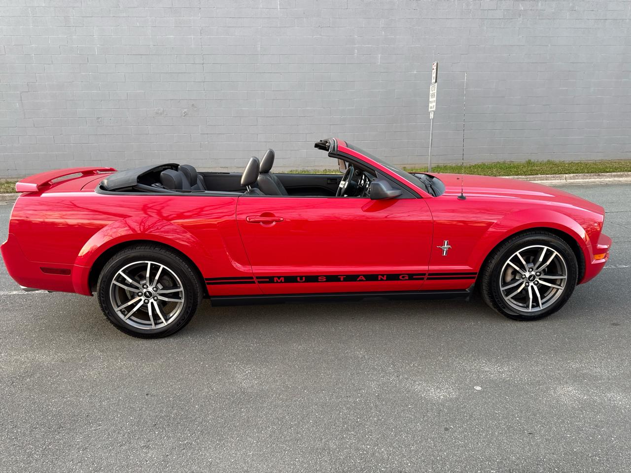 Ford Mustang V6 Deluxe Convertible 2005