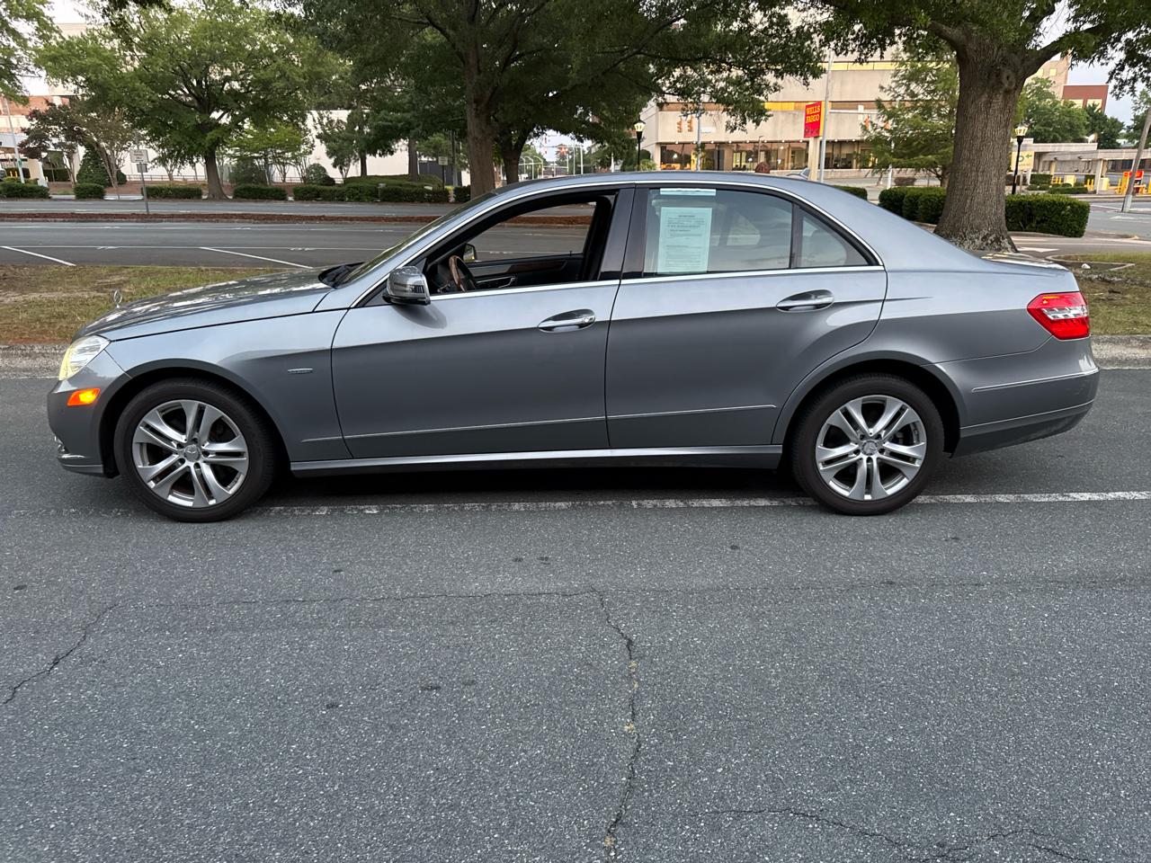 Mercedes-Benz E-Class E350 BlueTEC Sedan 2011