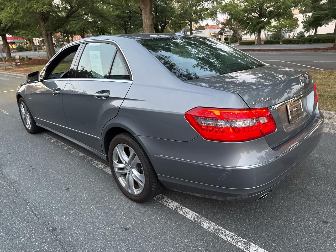 Mercedes-Benz E-Class E350 BlueTEC Sedan 2011