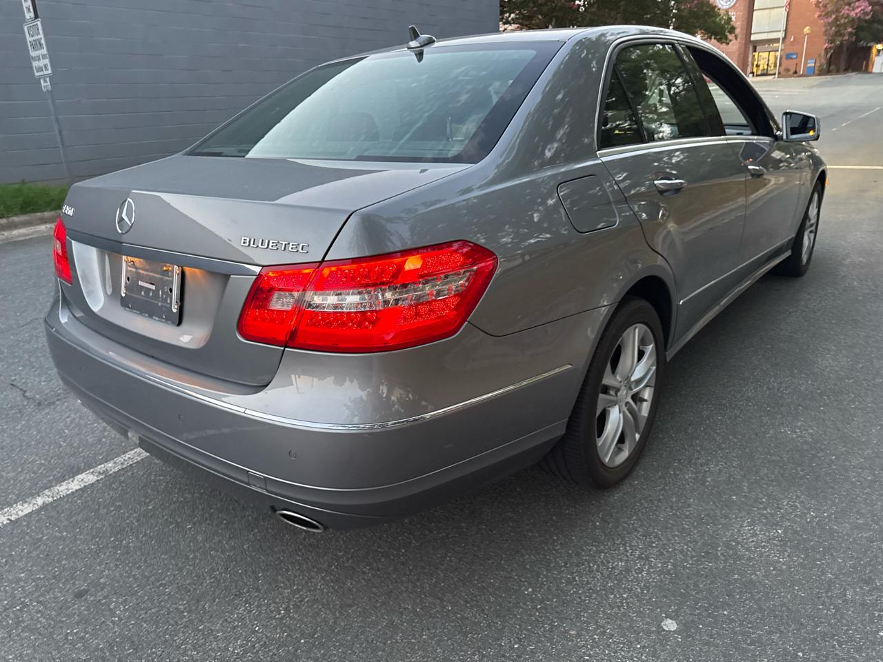 Mercedes-Benz E-Class E350 BlueTEC Sedan 2011