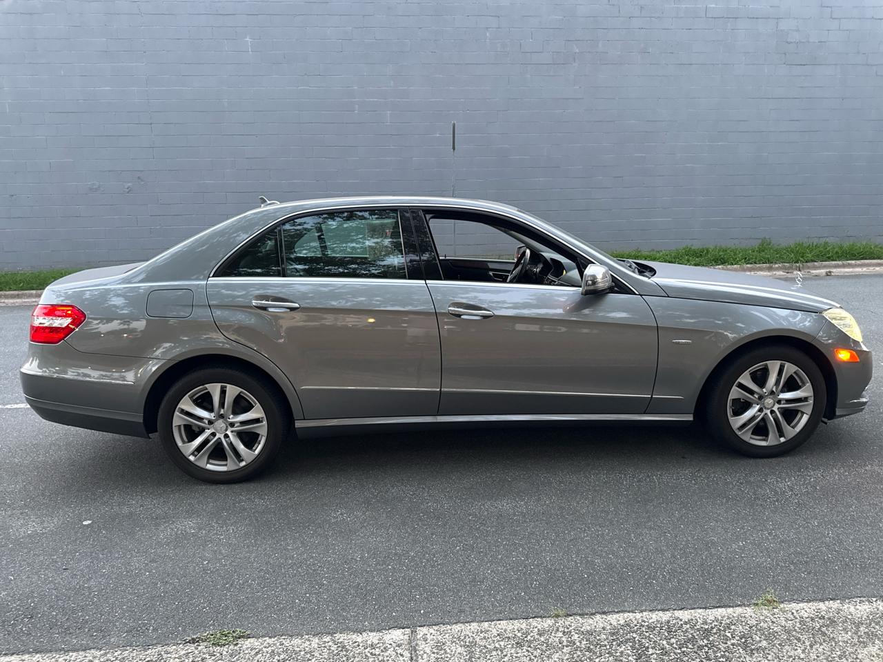 Mercedes-Benz E-Class E350 BlueTEC Sedan 2011