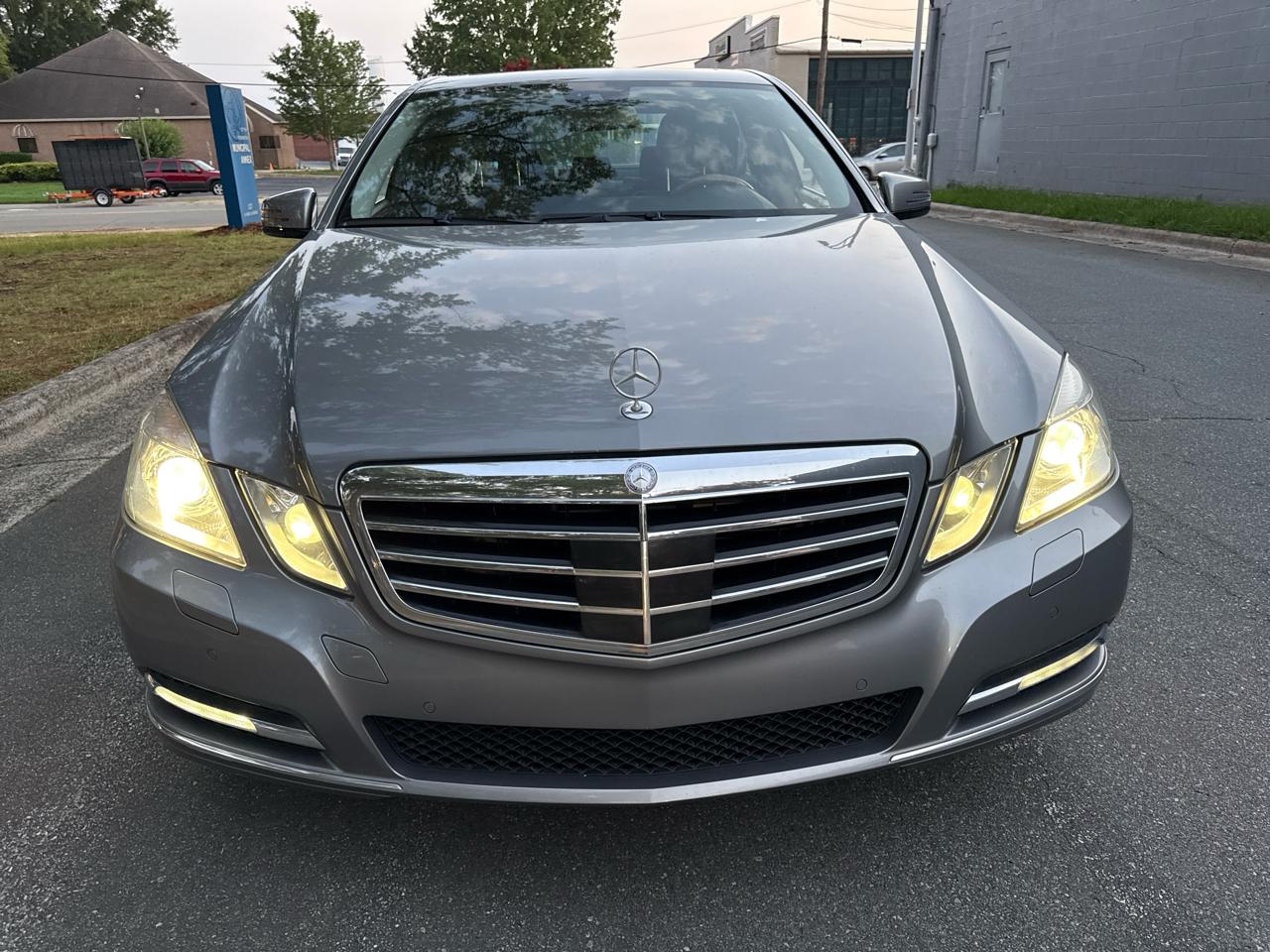 Mercedes-Benz E-Class E350 BlueTEC Sedan 2011