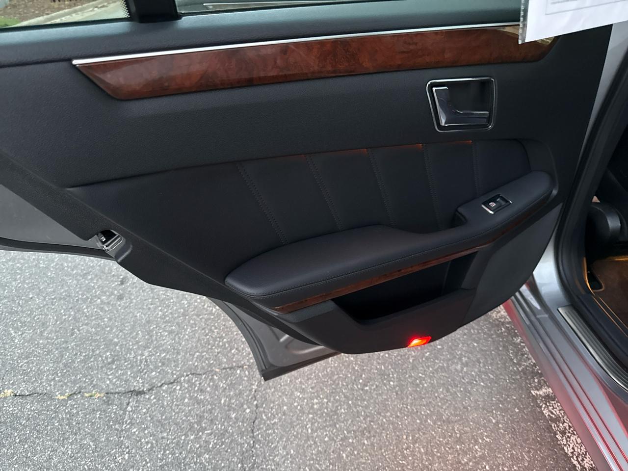 Mercedes-Benz E-Class E350 BlueTEC Sedan 2011