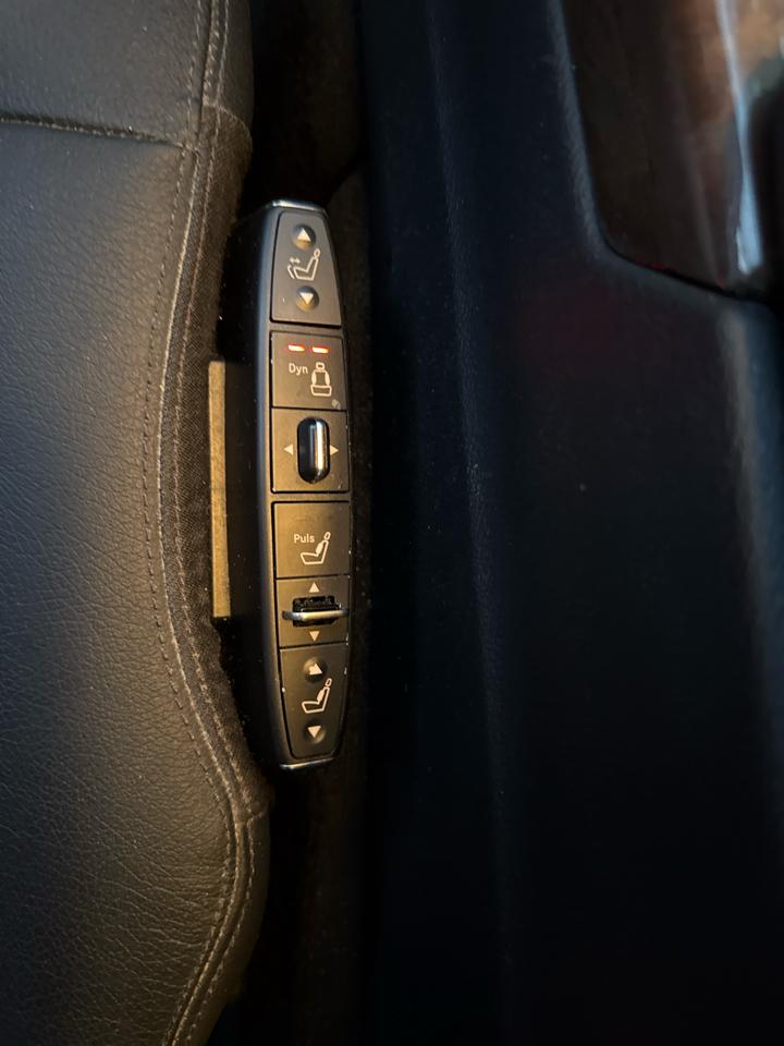 Mercedes-Benz E-Class E350 BlueTEC Sedan 2011