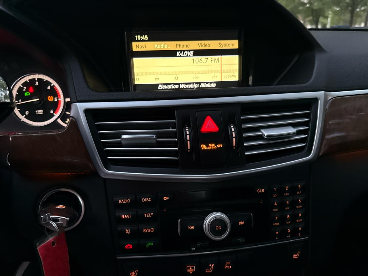 Mercedes-Benz E-Class E350 BlueTEC Sedan 2011