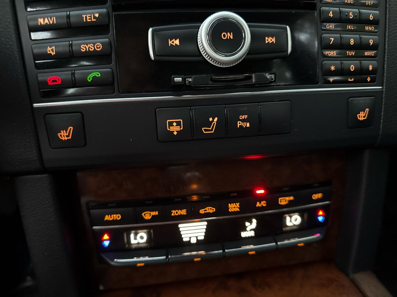 Mercedes-Benz E-Class E350 BlueTEC Sedan 2011