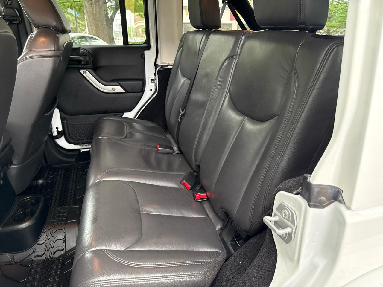 Jeep Wrangler Unlimited Sahara 4WD 2017