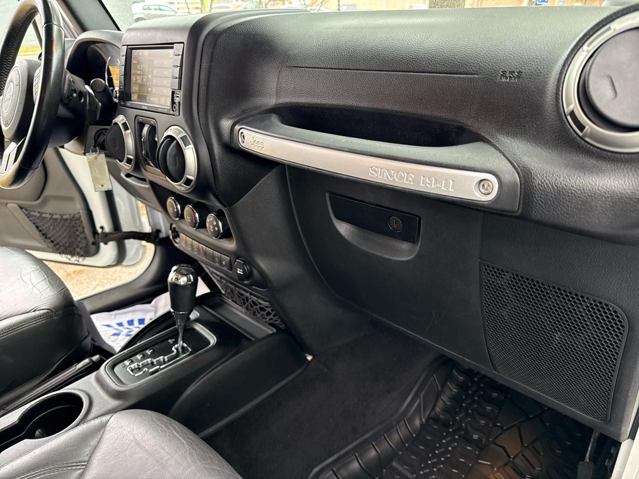 Jeep Wrangler Unlimited Sahara 4WD 2017