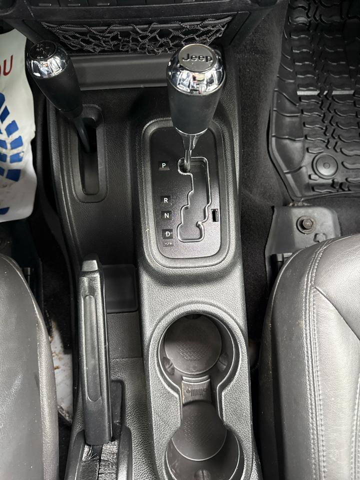 Jeep Wrangler Unlimited Sahara 4WD 2017