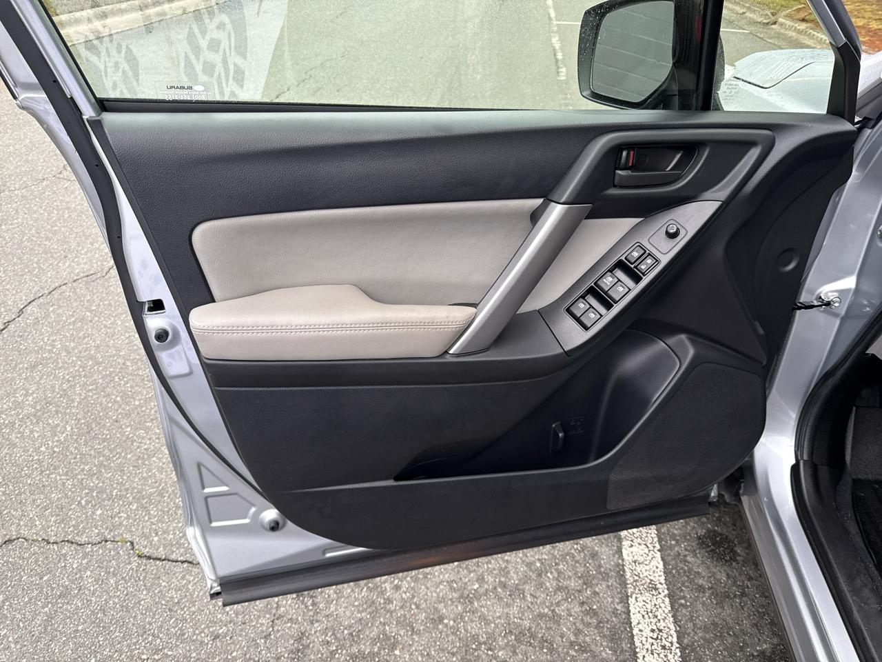 Subaru Forester 2.5i PZEV CVT 2016