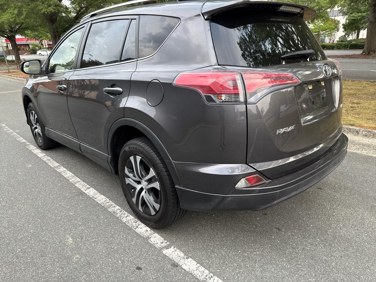 Toyota RAV4 LE FWD 2017