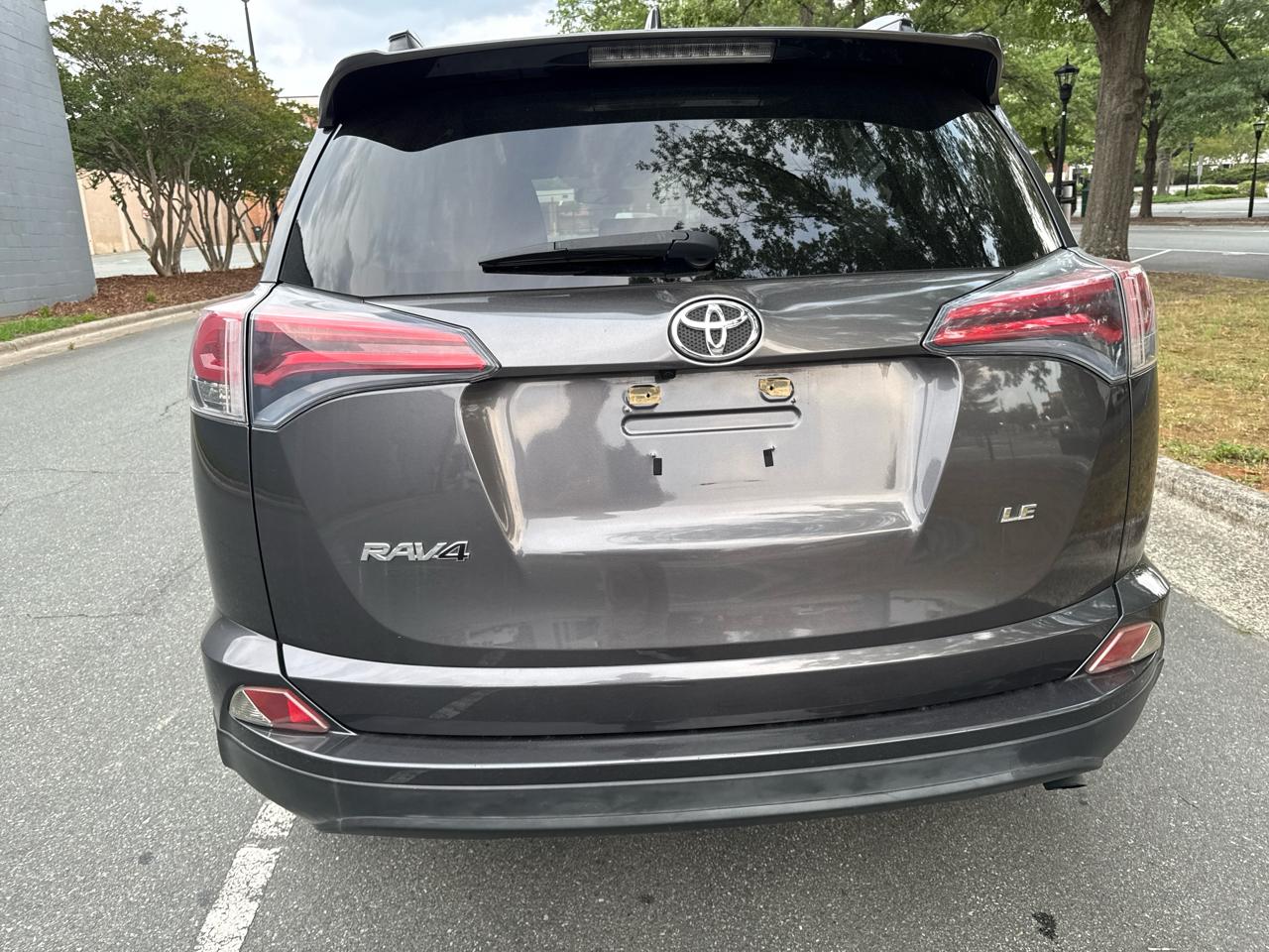 Toyota RAV4 LE FWD 2017