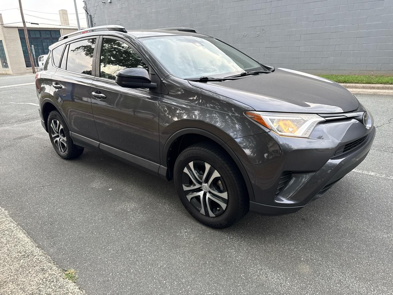 Toyota RAV4 LE FWD 2017